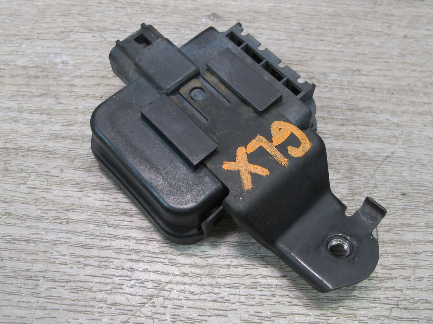 2003-2007 Lexus UZJ100L LX470 Smoke Sensor W/bracket 88898-60030