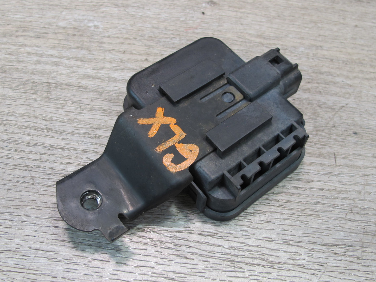 2003-2007 Lexus UZJ100L LX470 Smoke Sensor W/bracket 88898-60030