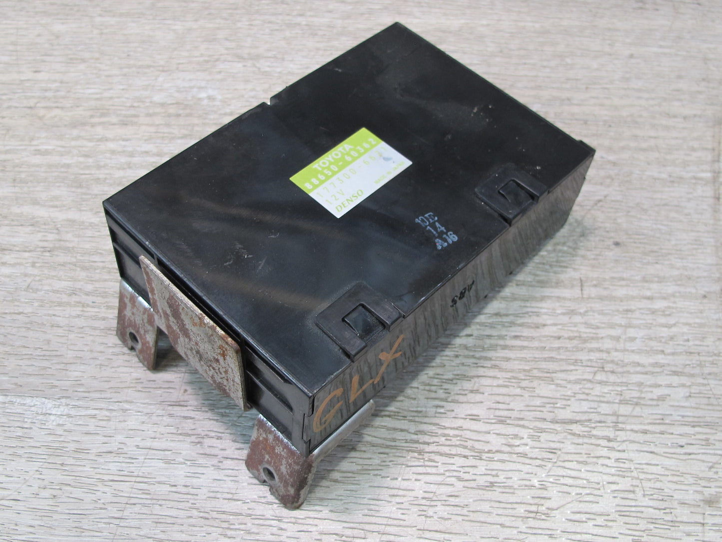 2003-2007 Lexus UZJ100L LX470 Rear A/C Air Condition Amplifier 88650-60362