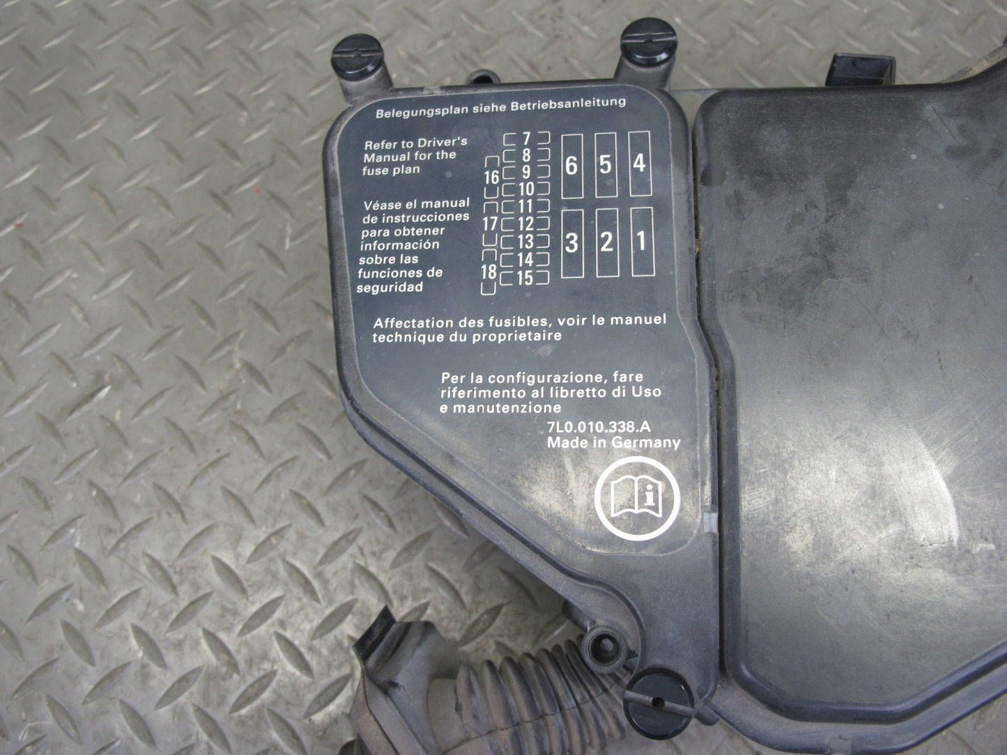 2003-2006 Porsche Cayenne 955 Engine Bay Fuse Relay Box Module