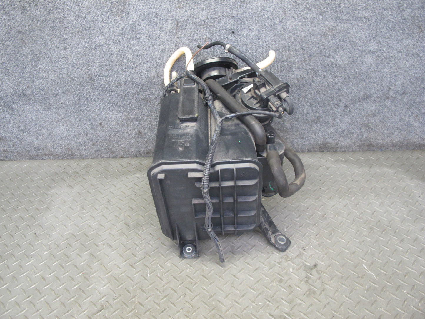 2003-2006 Porsche Cayenne 955 Fuel Evap Vapor Charcoal Canister 7L0201801S