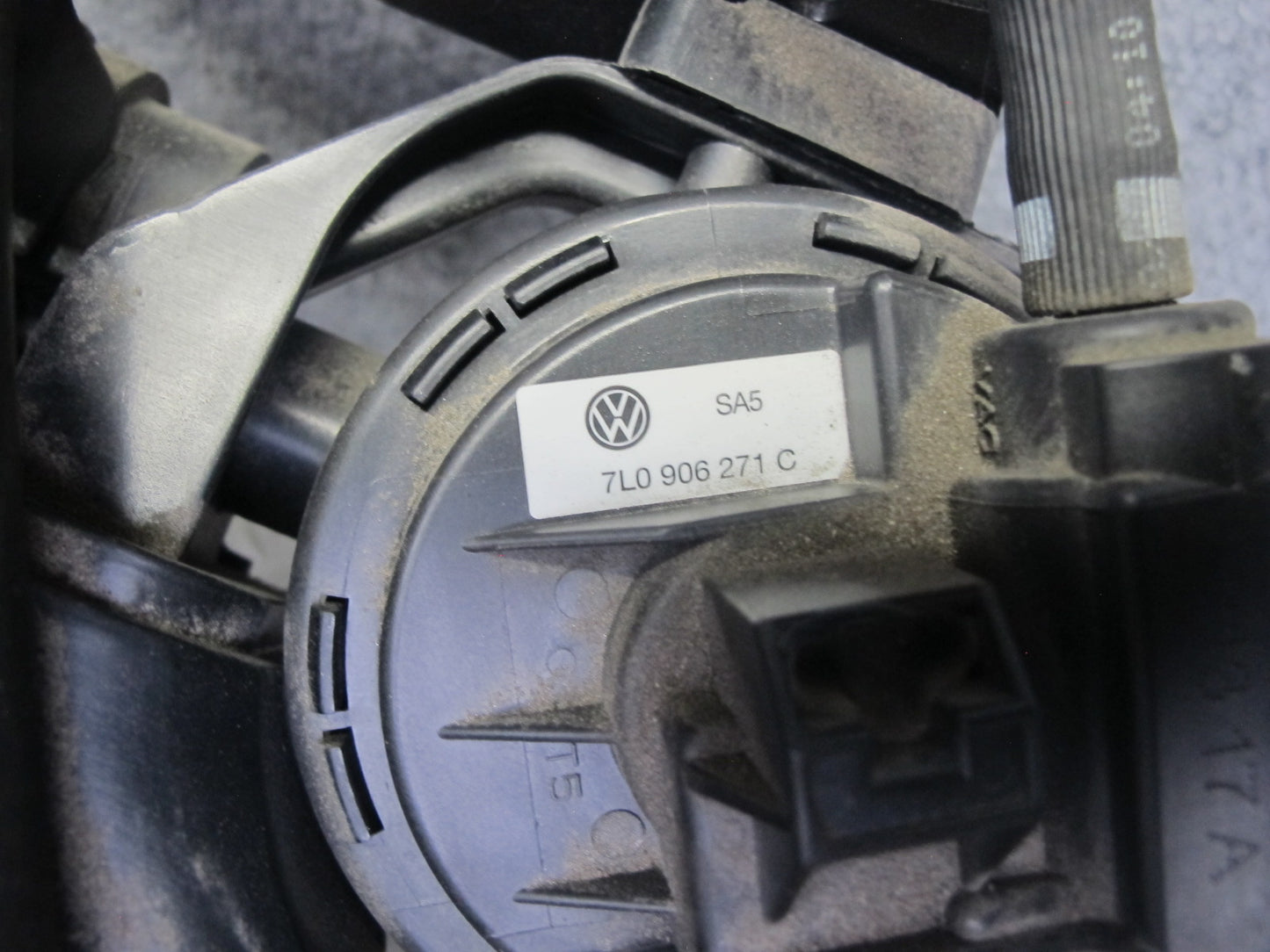 2003-2006 Porsche Cayenne 955 Fuel Evap Vapor Charcoal Canister 7L0201801S