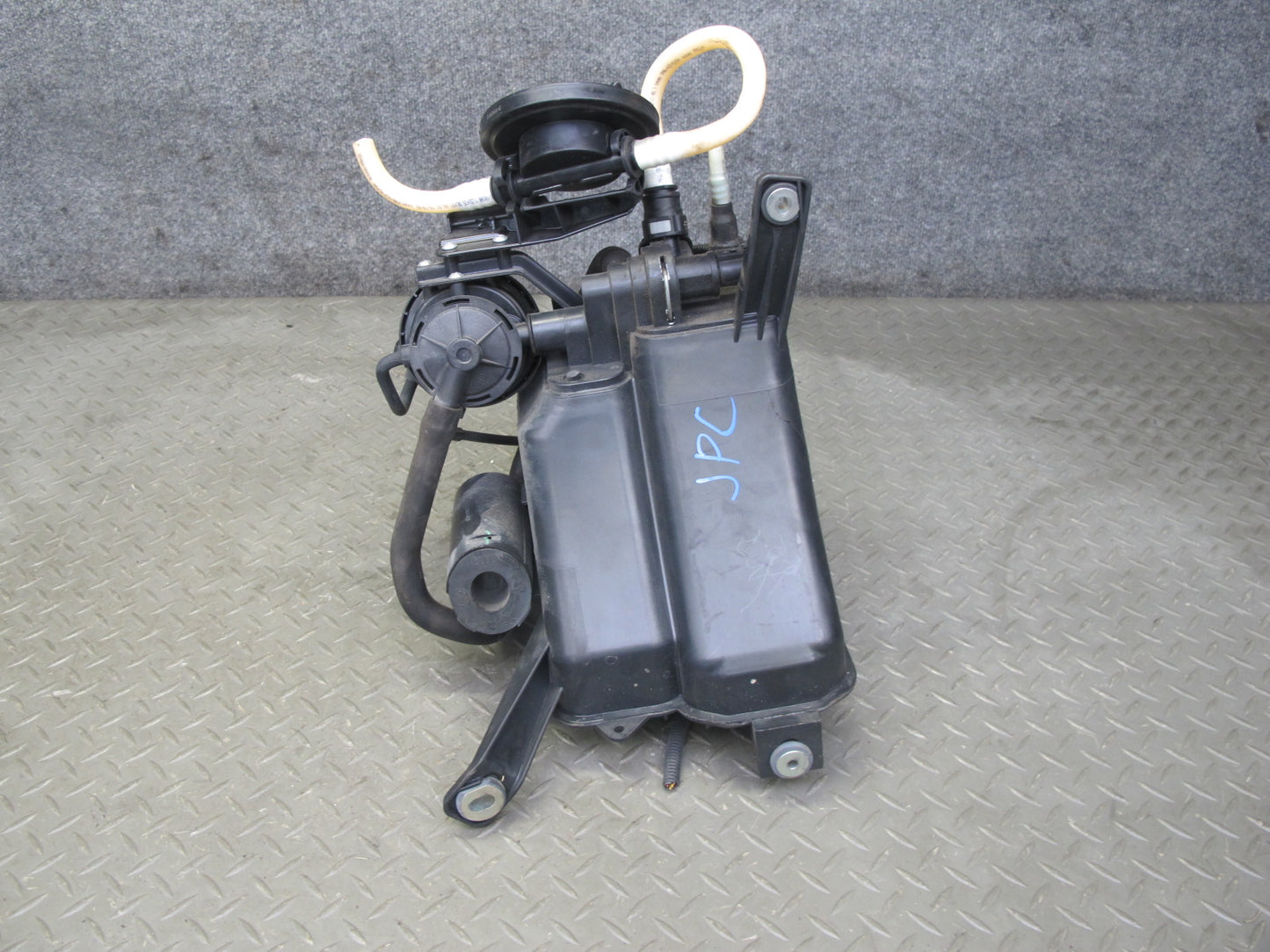 2003-2006 Porsche Cayenne 955 Fuel Evap Vapor Charcoal Canister 7L0201801S