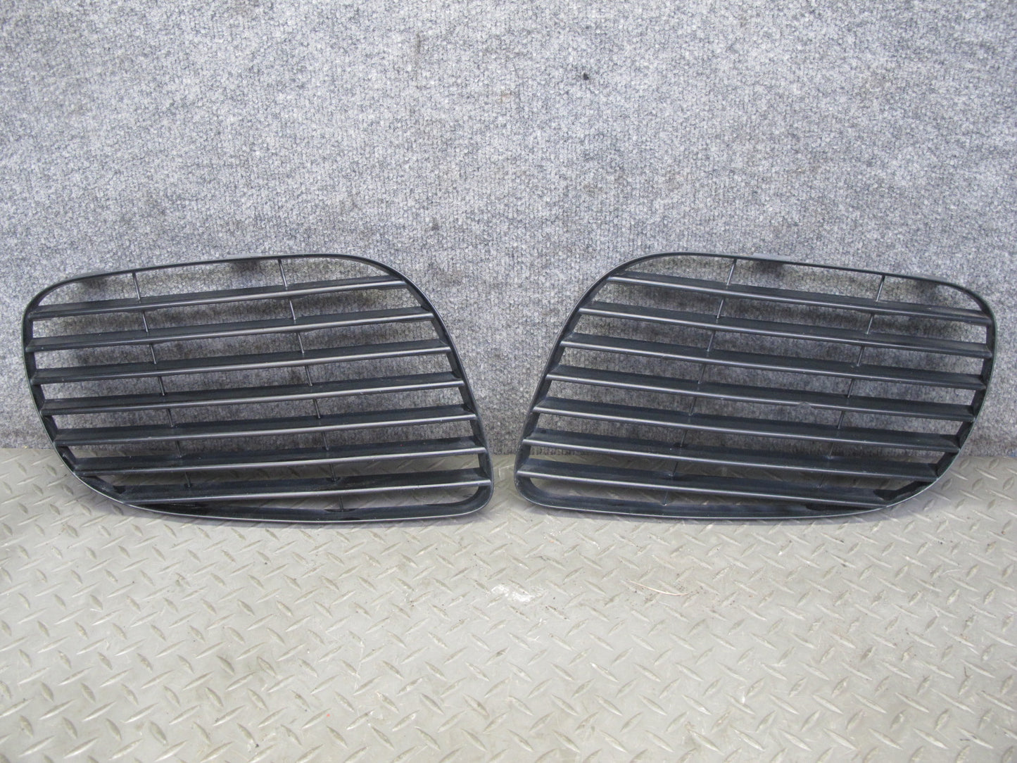 2003-2006 Porsche Cayenne 955 Turbo Front Left & Right Bumper Air Grille Set