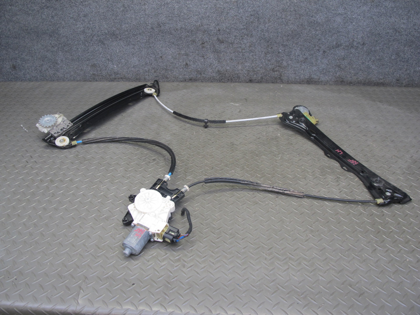 2015-2020 BMW F32 F33 F82 F83 Left Door Window Regulator w Motor 7352747