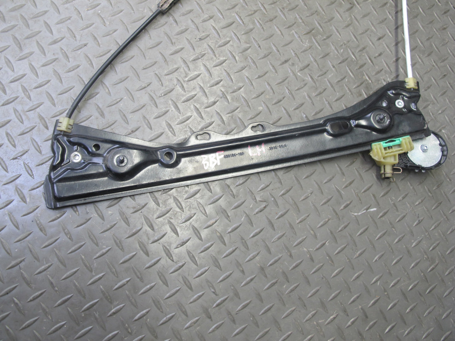 2015-2020 BMW F32 F33 F82 F83 Left Door Window Regulator w Motor 7352747