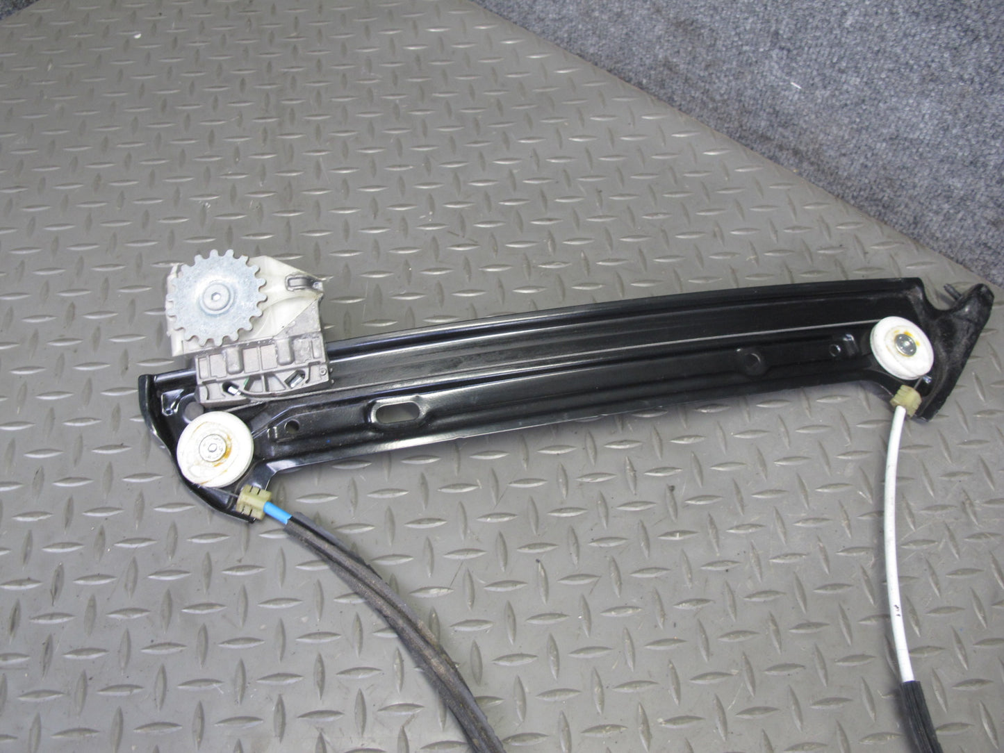 2015-2020 BMW F32 F33 F82 F83 Left Door Window Regulator w Motor 7352747