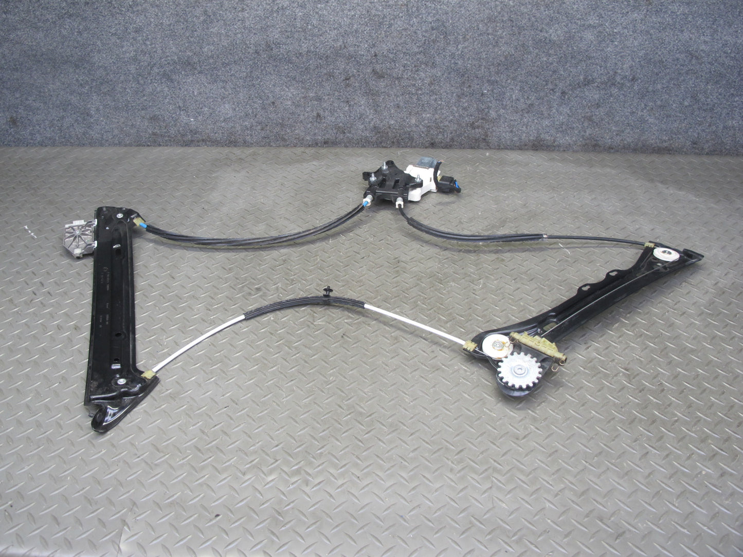 2015-2020 BMW F32 F33 F82 F83 Left Door Window Regulator w Motor 7352747