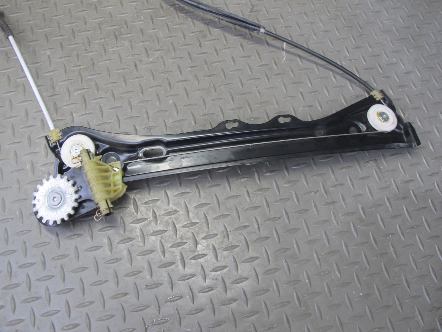 2015-2020 BMW F32 F33 F82 F83 Left Door Window Regulator w Motor 7352747