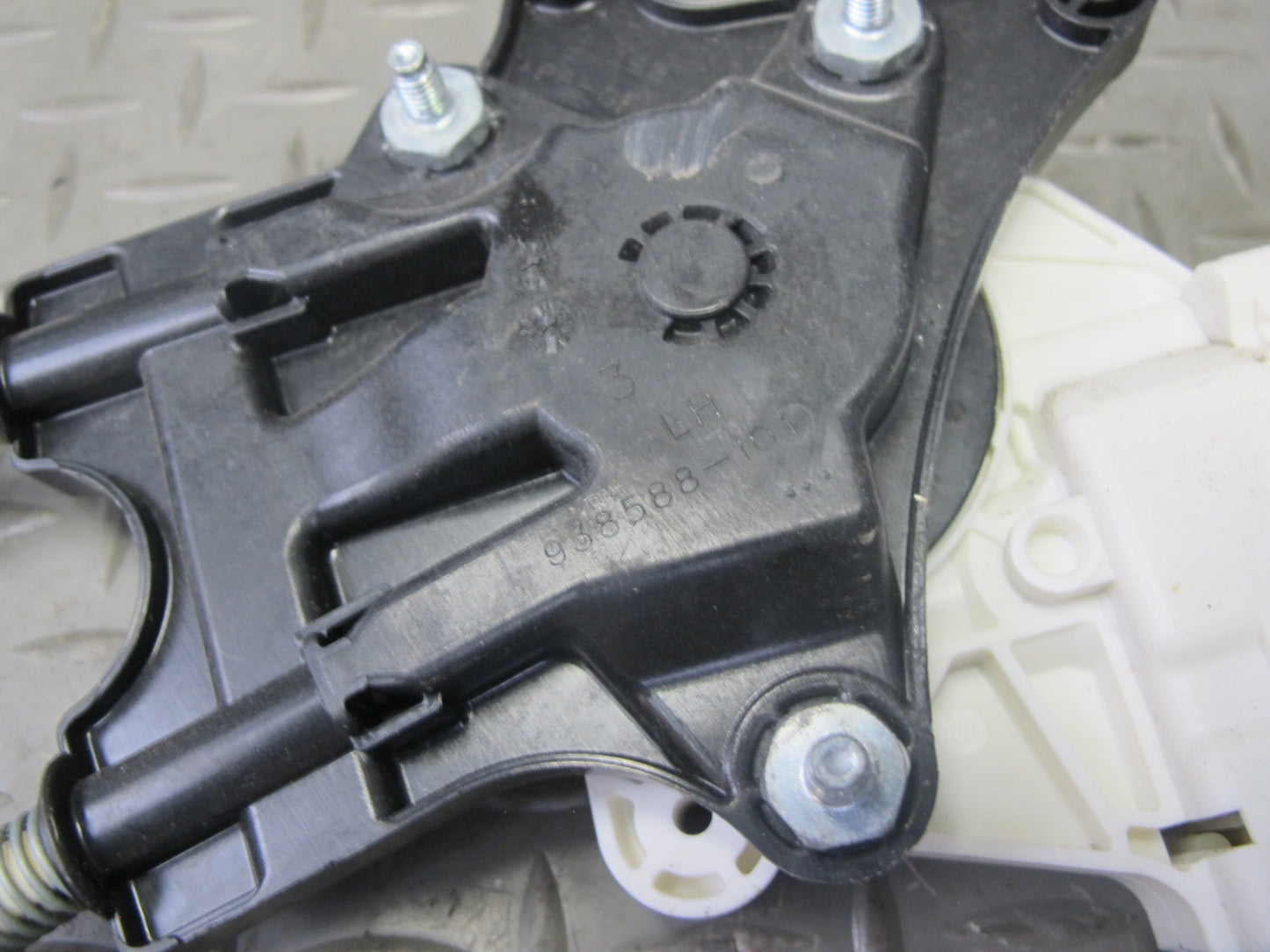 2015-2020 BMW F32 F33 F82 F83 Left Door Window Regulator w Motor 7352747