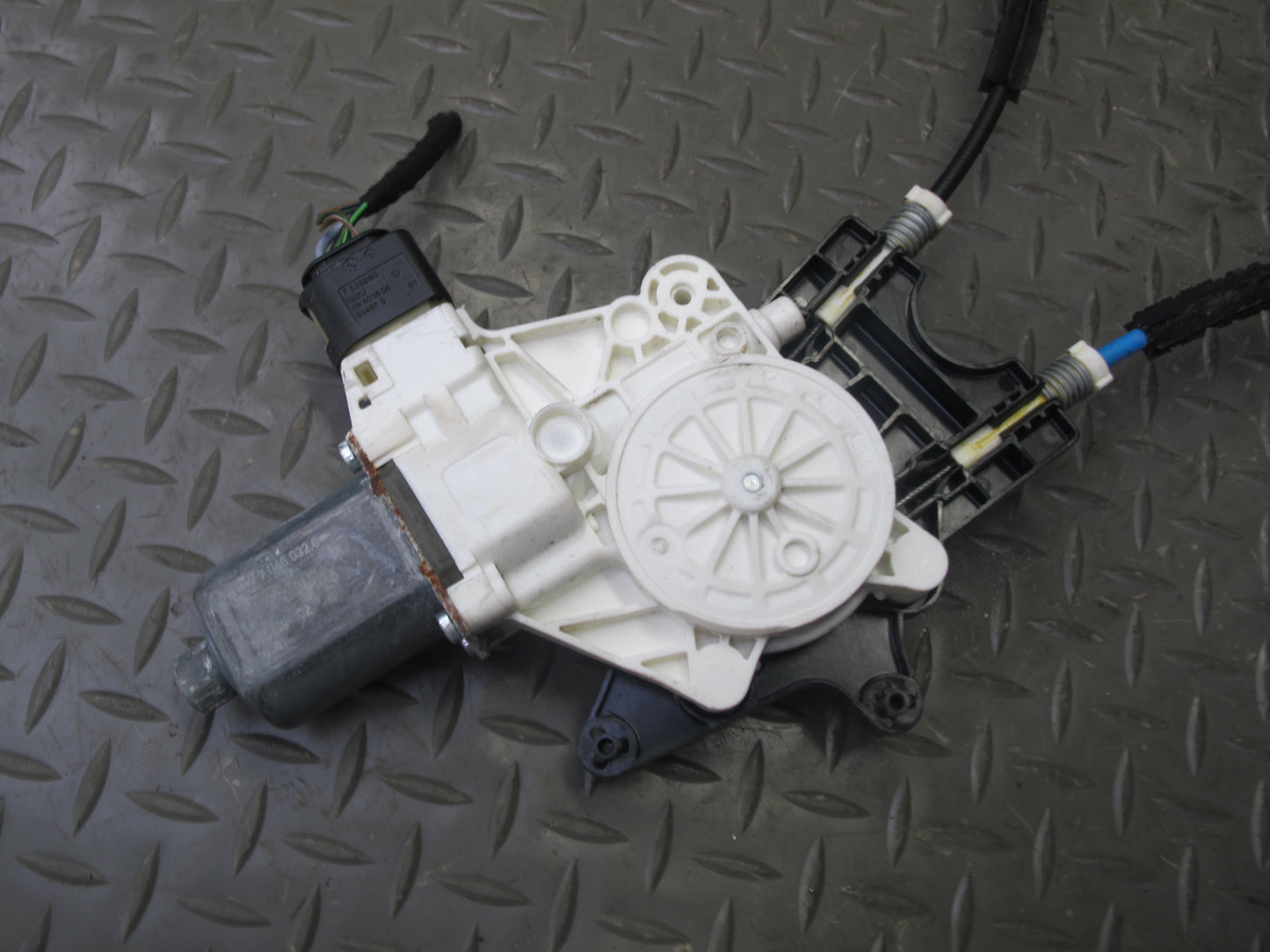 2015-2020 BMW F32 F33 F82 F83 Right Door Window Regulator w Motor 7352748