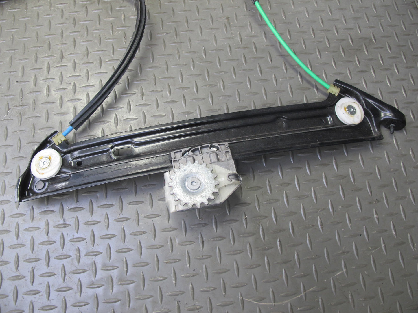 2015-2020 BMW F32 F33 F82 F83 Right Door Window Regulator w Motor 7352748