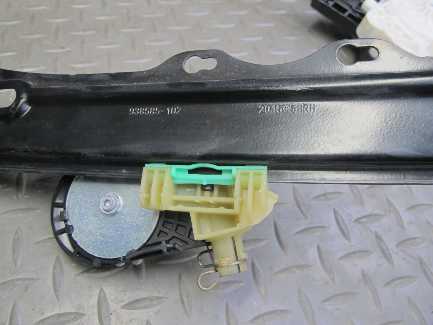 2015-2020 BMW F32 F33 F82 F83 Right Door Window Regulator w Motor 7352748
