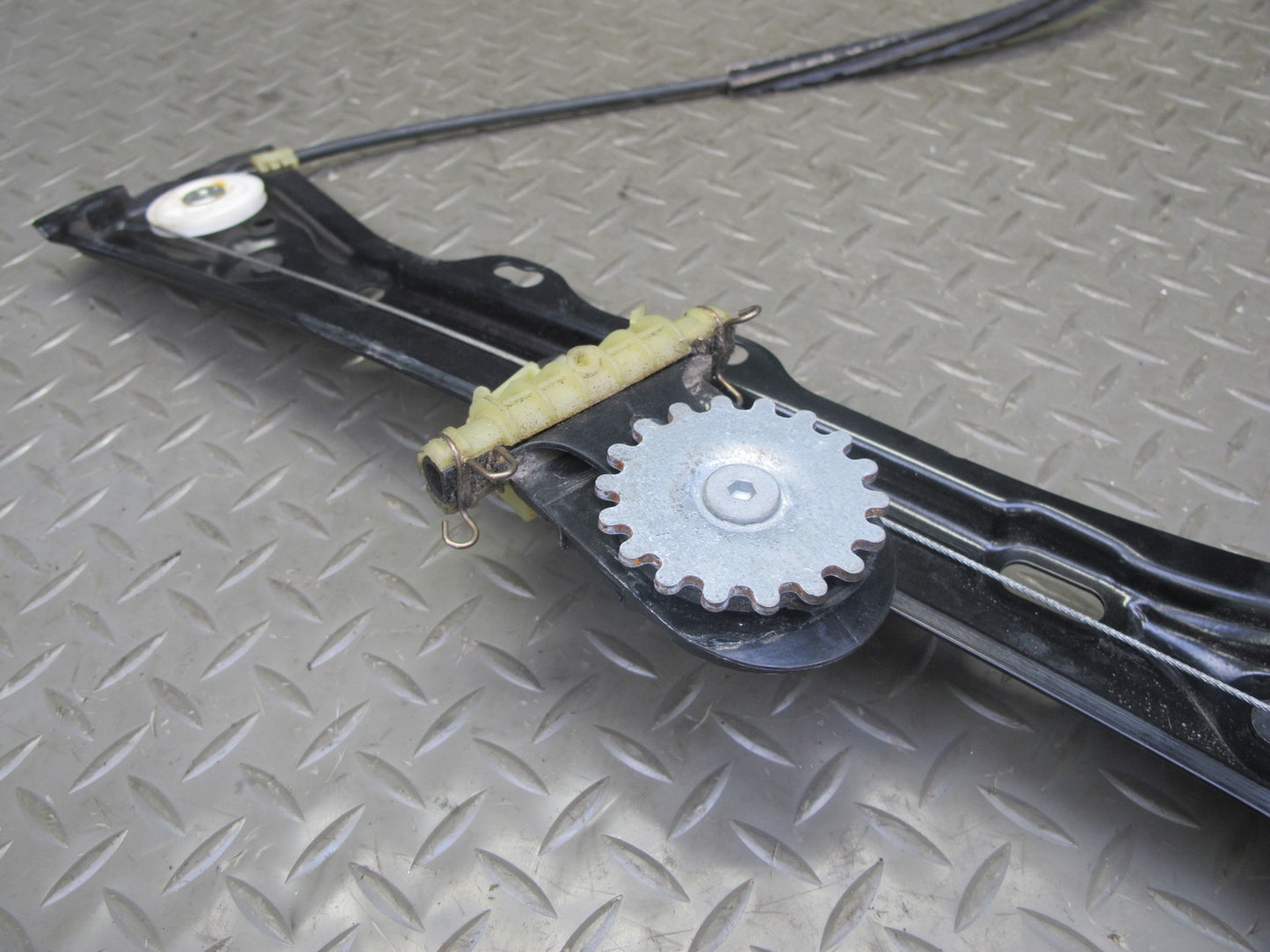 2015-2020 BMW F32 F33 F82 F83 Right Door Window Regulator w Motor 7352748