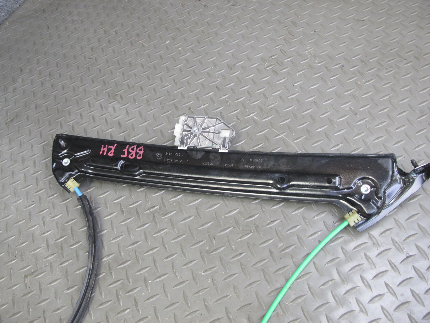 2015-2020 BMW F32 F33 F82 F83 Right Door Window Regulator w Motor 7352748