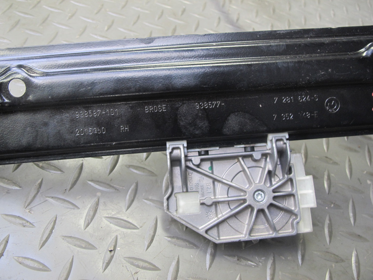 2015-2020 BMW F32 F33 F82 F83 Right Door Window Regulator w Motor 7352748
