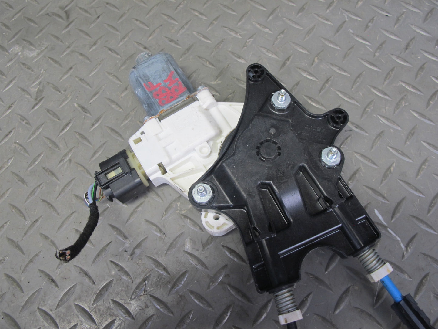 2015-2020 BMW F32 F33 F82 F83 Right Door Window Regulator w Motor 7352748