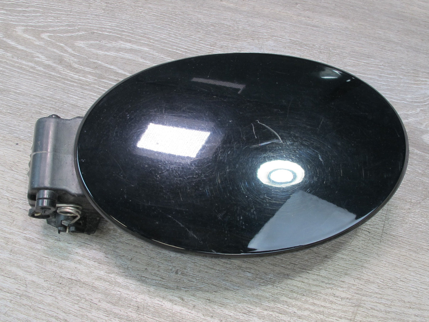 2017-2020 Maserati Levante M161 Fuel Tank Filler Door Lid Cover Actuator Housing
