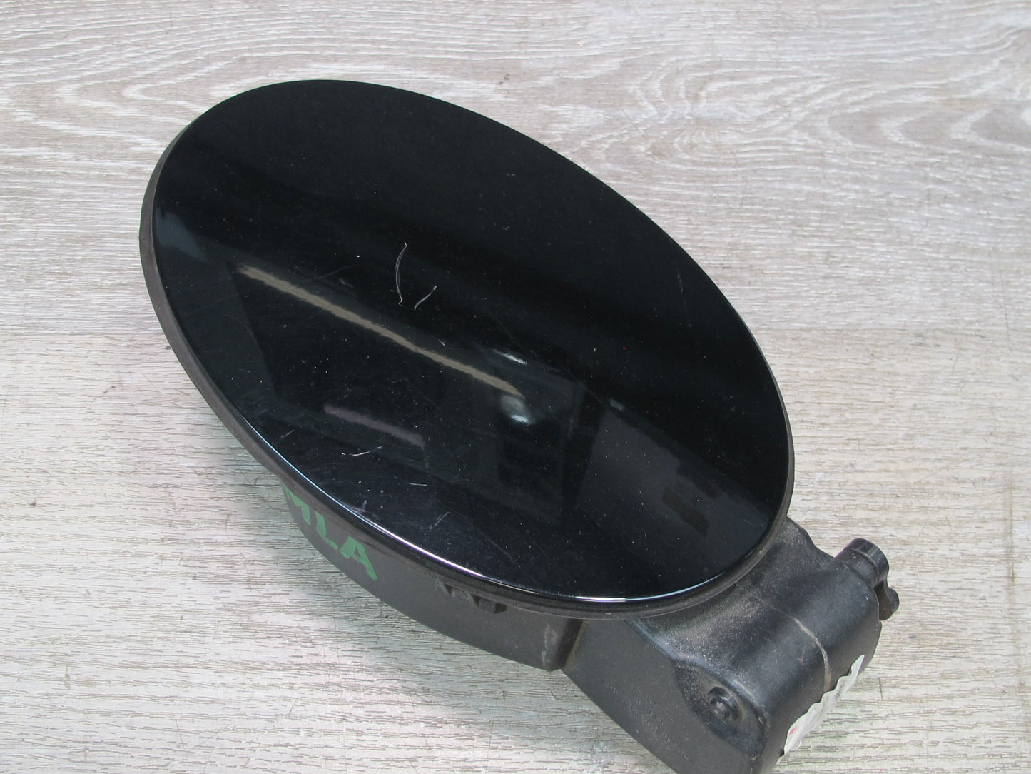 2017-2020 Maserati Levante M161 Fuel Tank Filler Door Lid Cover Actuator Housing