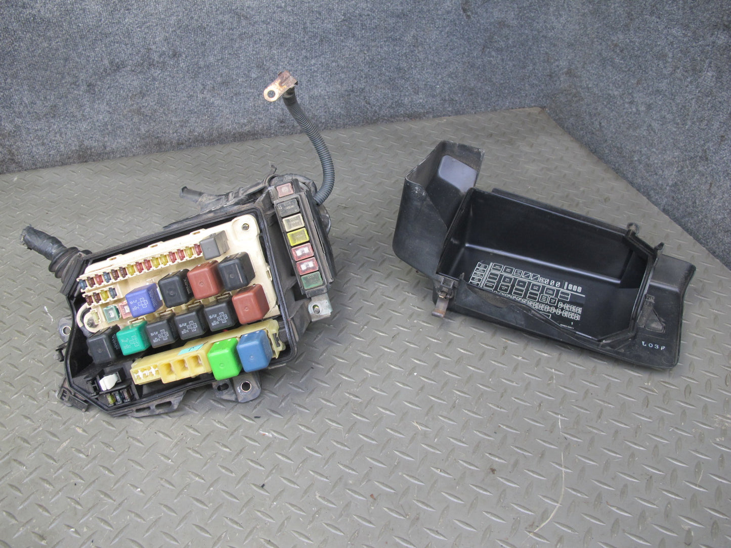 95-97 Lexus UCF20L LS400 Engine Bay Relay Fuse Box w Housing Assembly OEM