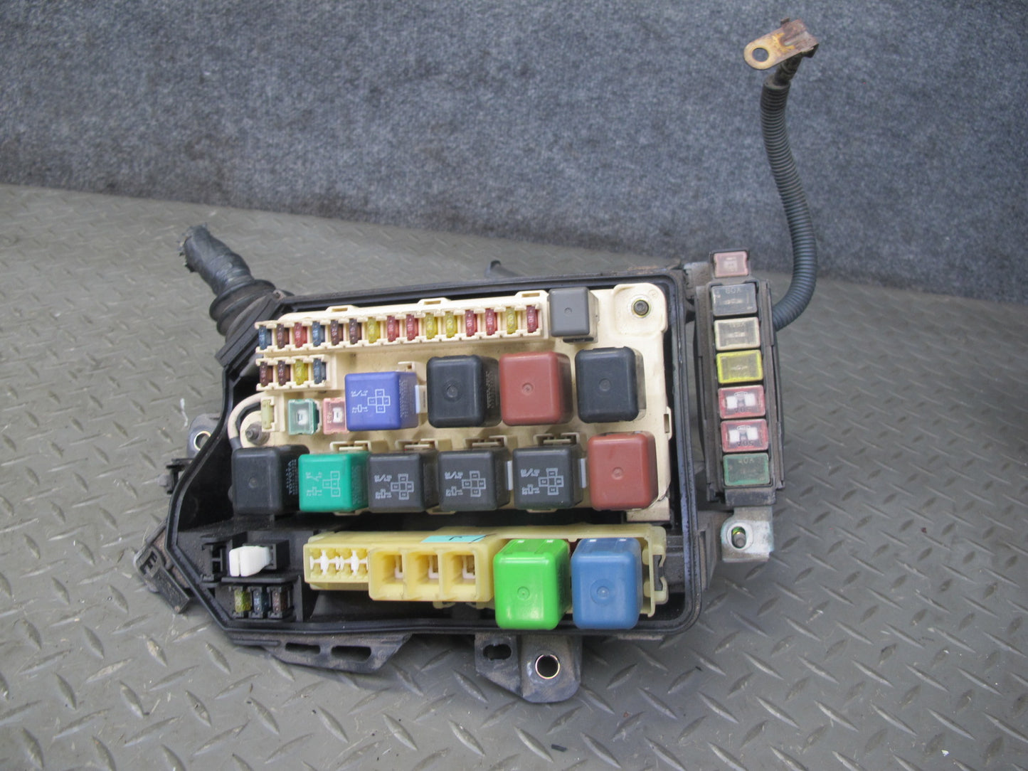95-97 Lexus UCF20L LS400 Engine Bay Relay Fuse Box w Housing Assembly OEM