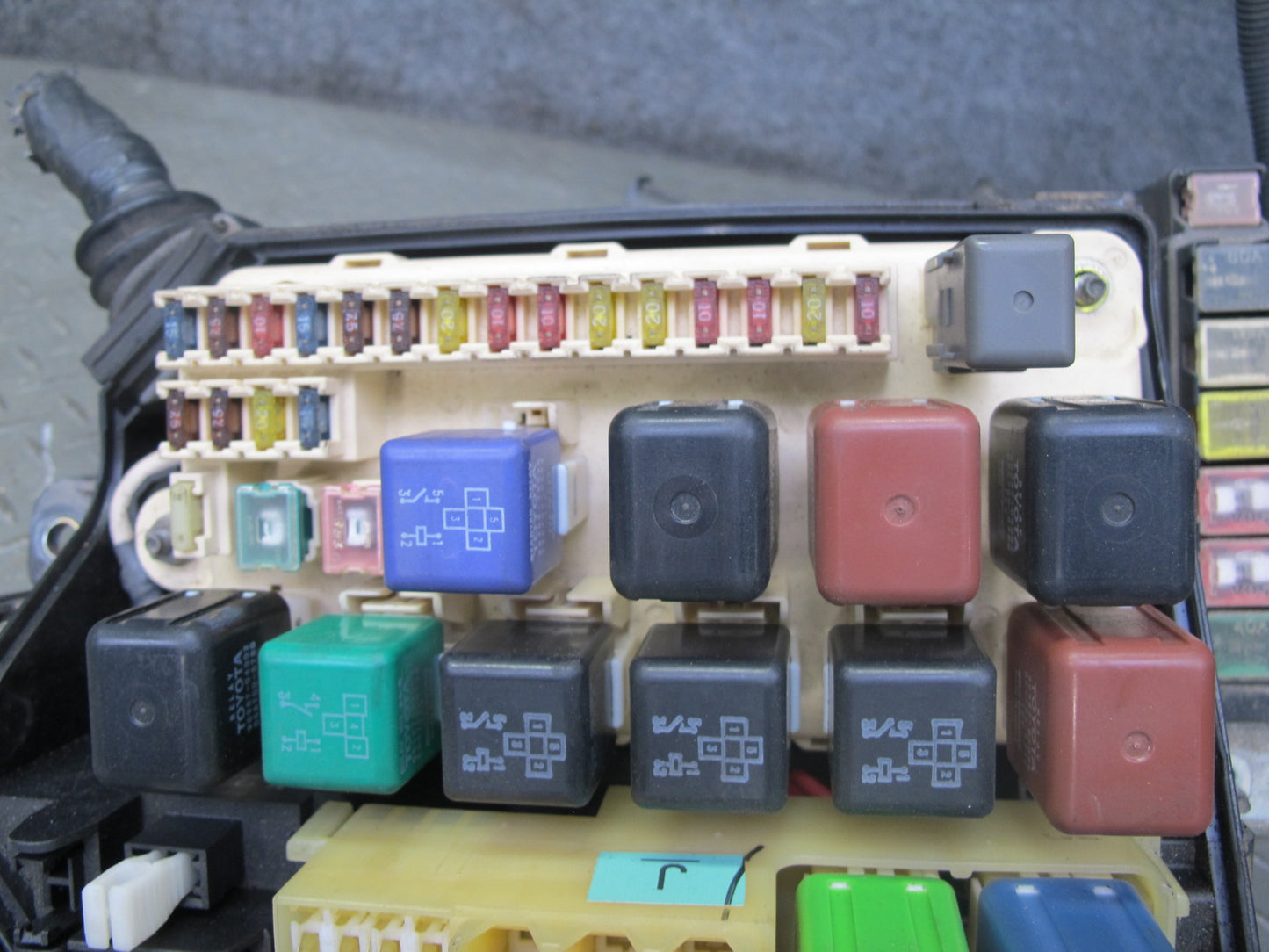 95-97 Lexus UCF20L LS400 Engine Bay Relay Fuse Box w Housing Assembly OEM