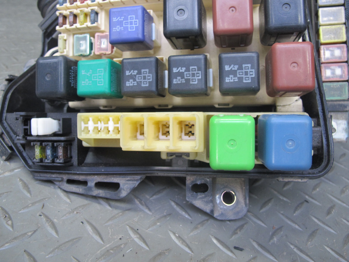 95-97 Lexus UCF20L LS400 Engine Bay Relay Fuse Box w Housing Assembly OEM