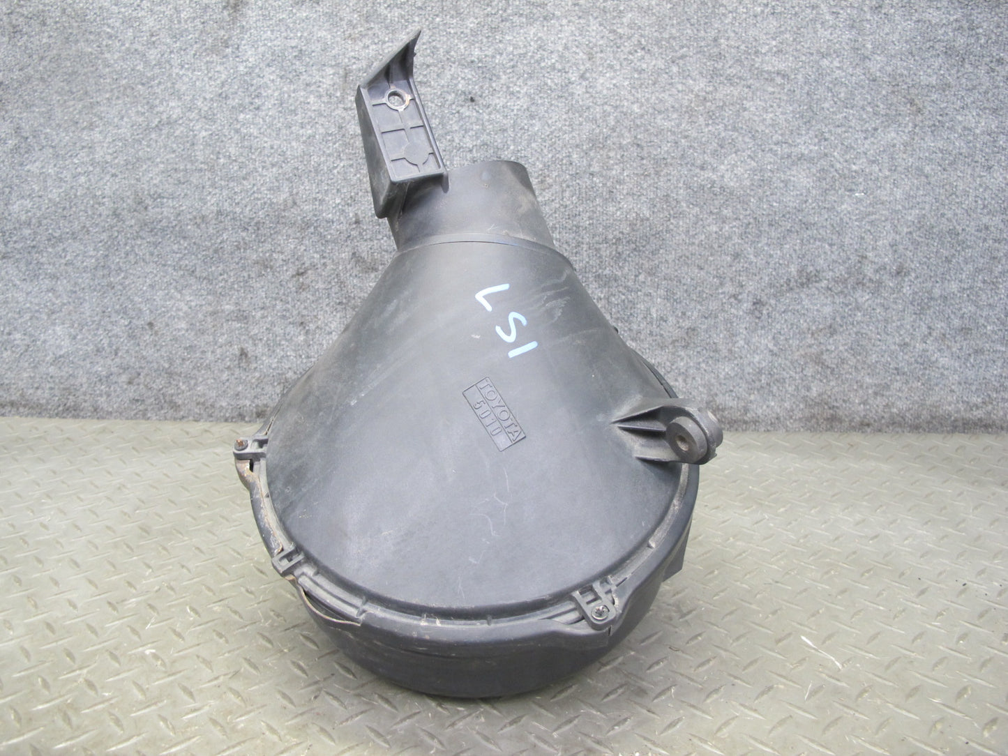 95-97 Lexus LS400 UCF20L Air Intake Cleaner Box Housing 22020-50090 OEM