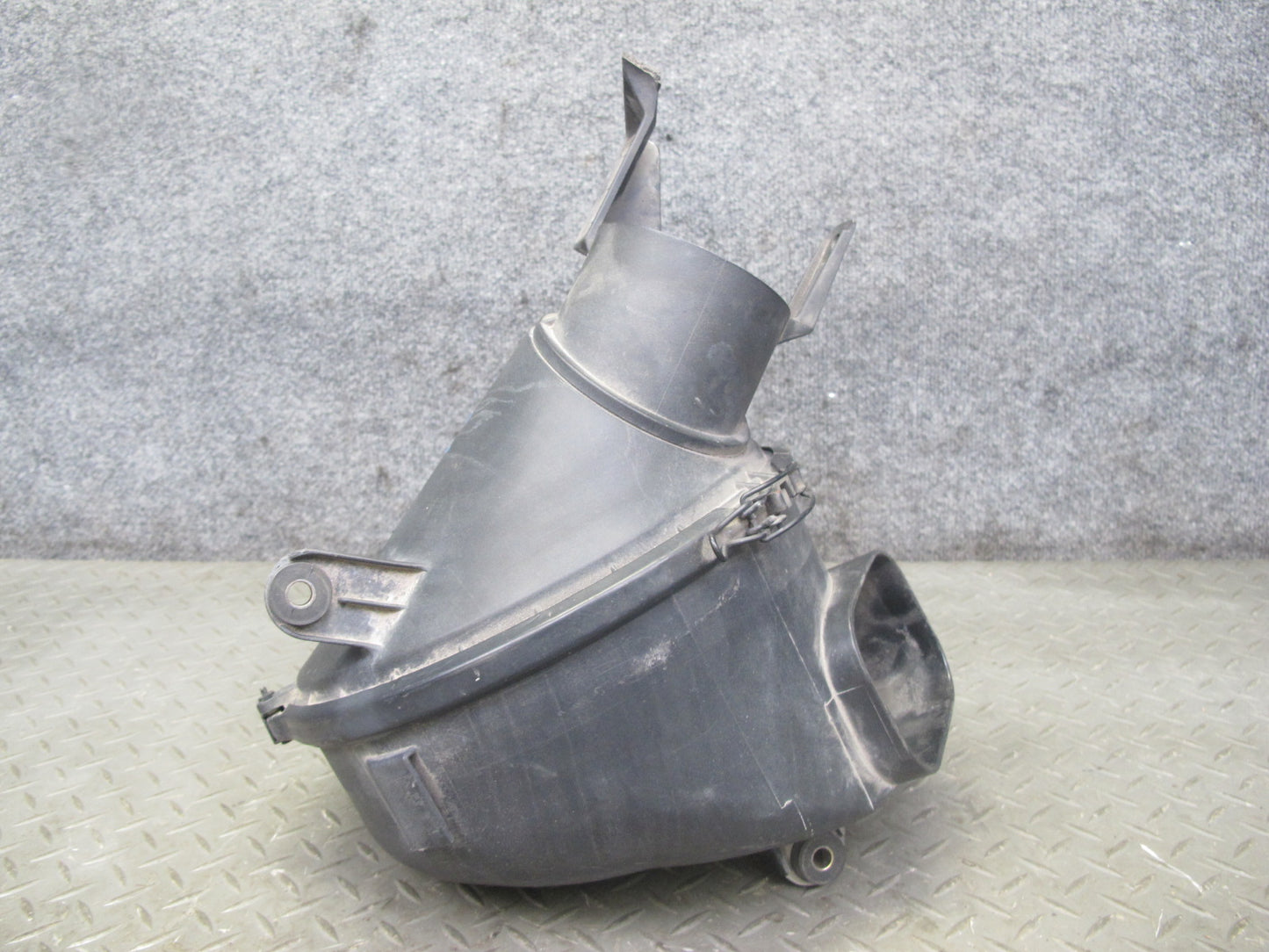 95-97 Lexus LS400 UCF20L Air Intake Cleaner Box Housing 22020-50090 OEM
