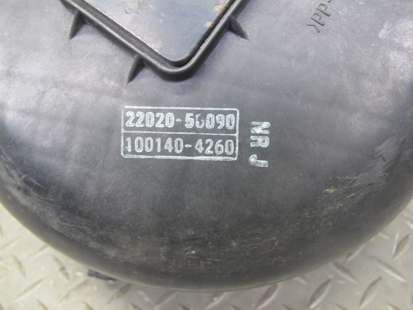 95-97 Lexus LS400 UCF20L Air Intake Cleaner Box Housing 22020-50090 OEM