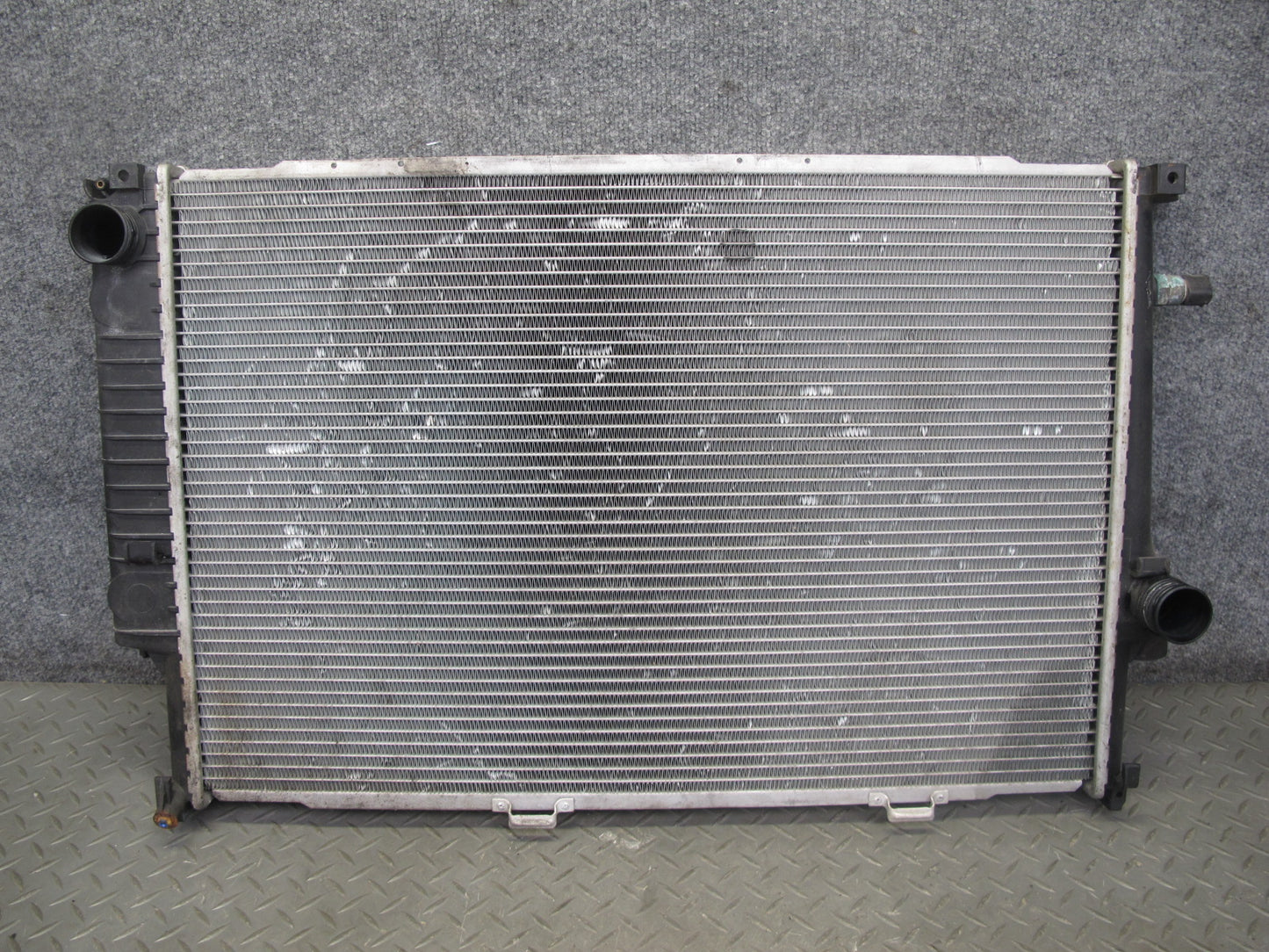 94-95 BMW E34 540i A/T Engine Cooling Radiator Behr