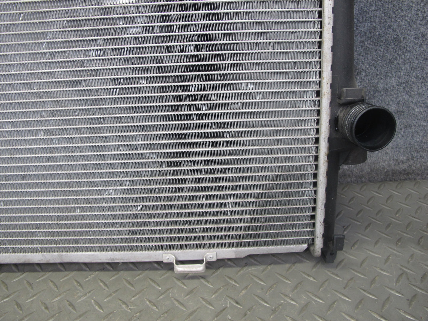 94-95 BMW E34 540i A/T Engine Cooling Radiator Behr
