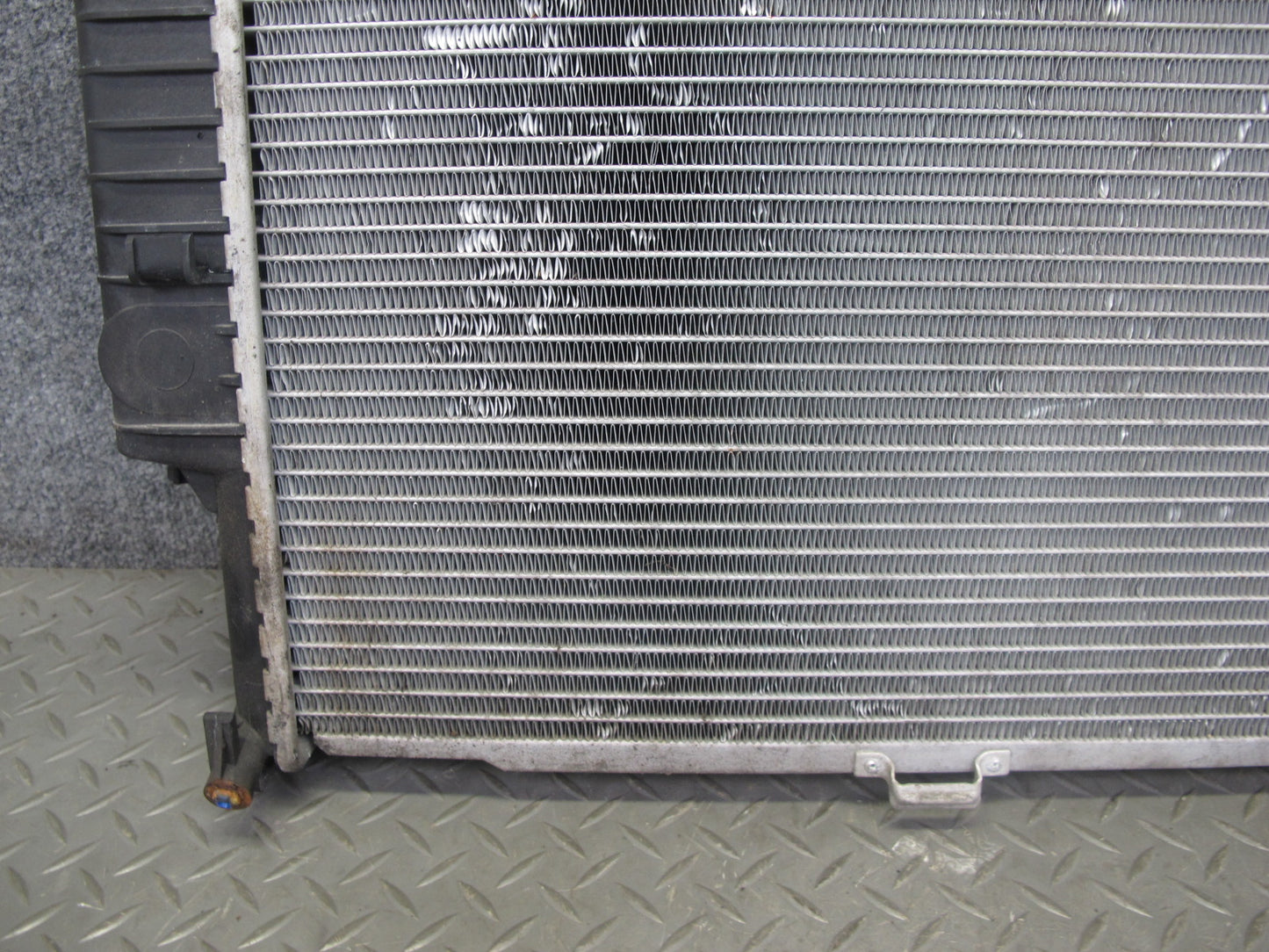 94-95 BMW E34 540i A/T Engine Cooling Radiator Behr
