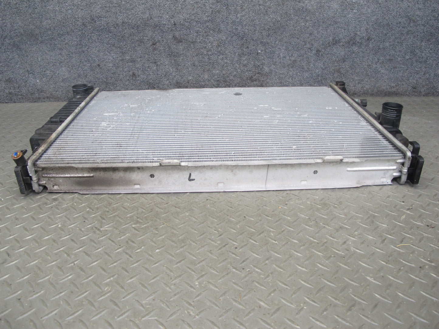 94-95 BMW E34 540i A/T Engine Cooling Radiator Behr