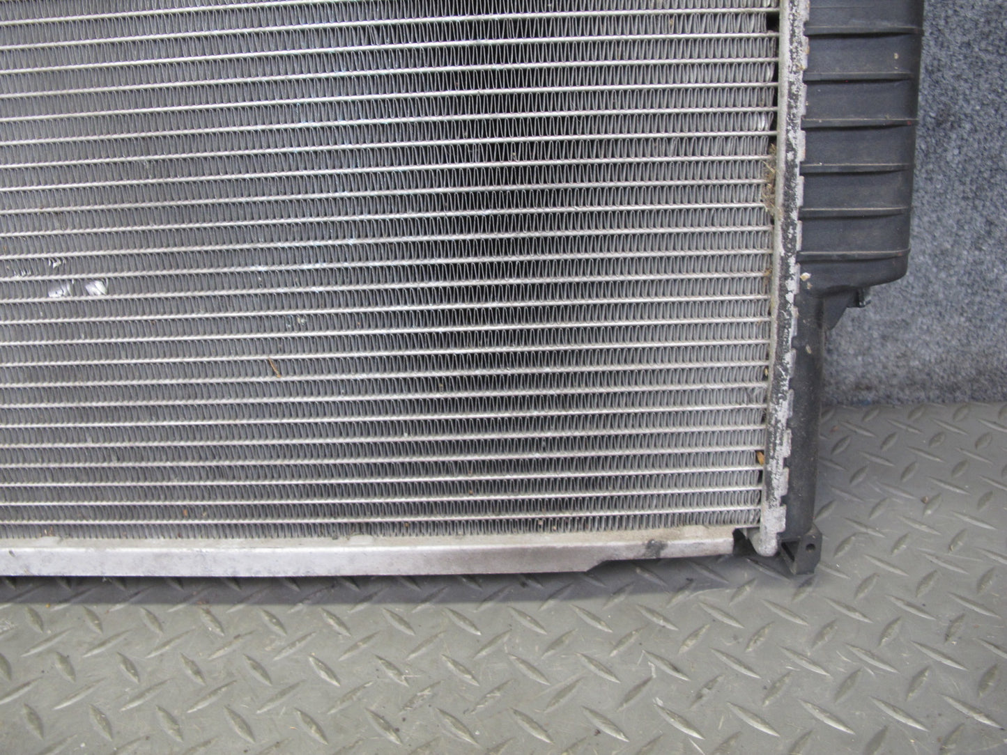94-95 BMW E34 540i A/T Engine Cooling Radiator Behr
