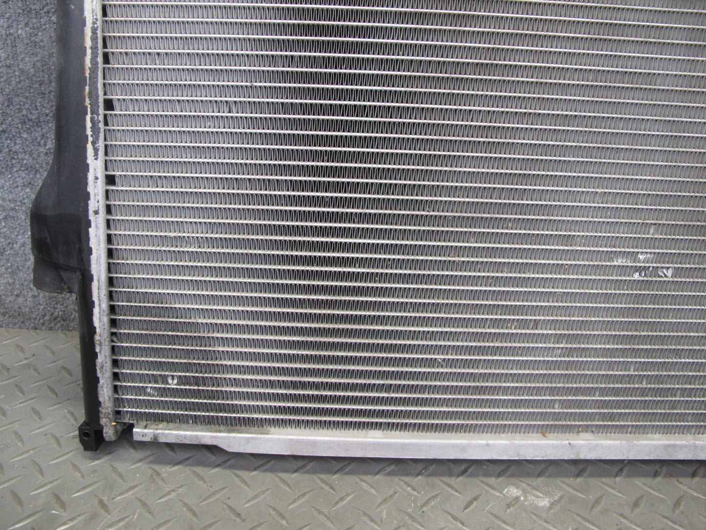 94-95 BMW E34 540i A/T Engine Cooling Radiator Behr