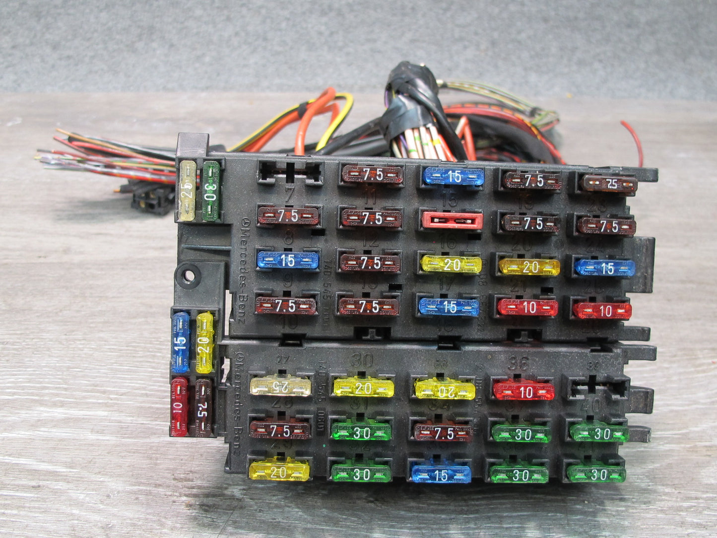 94-99 Mercedes W140 Under Hood Fuse Relay Box Module OEM