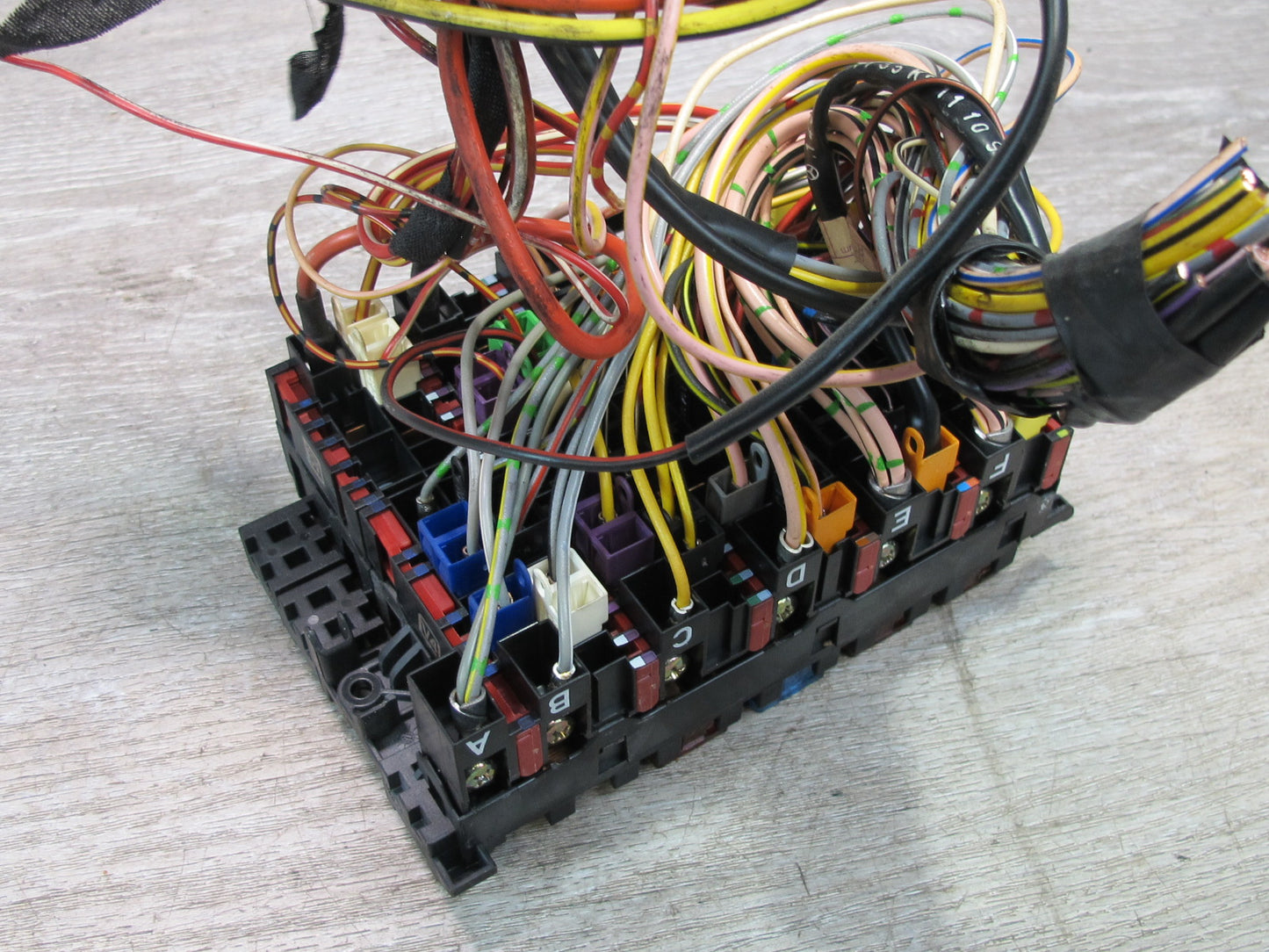 94-99 Mercedes W140 Under Hood Fuse Relay Box Module OEM