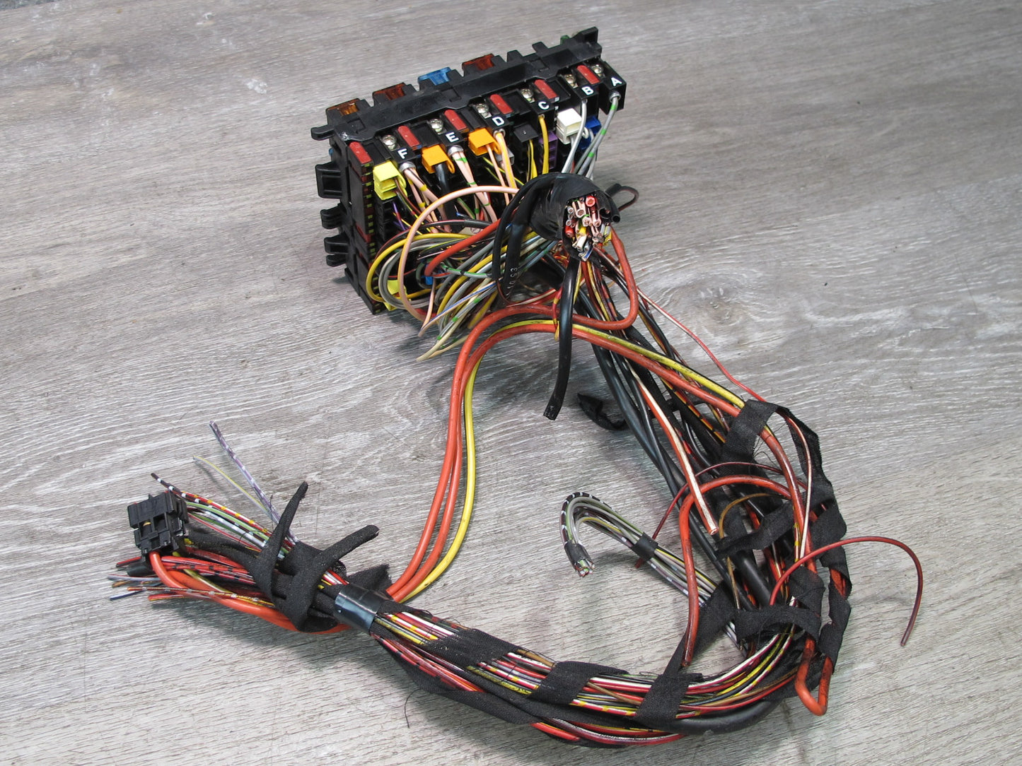 94-99 Mercedes W140 Under Hood Fuse Relay Box Module OEM