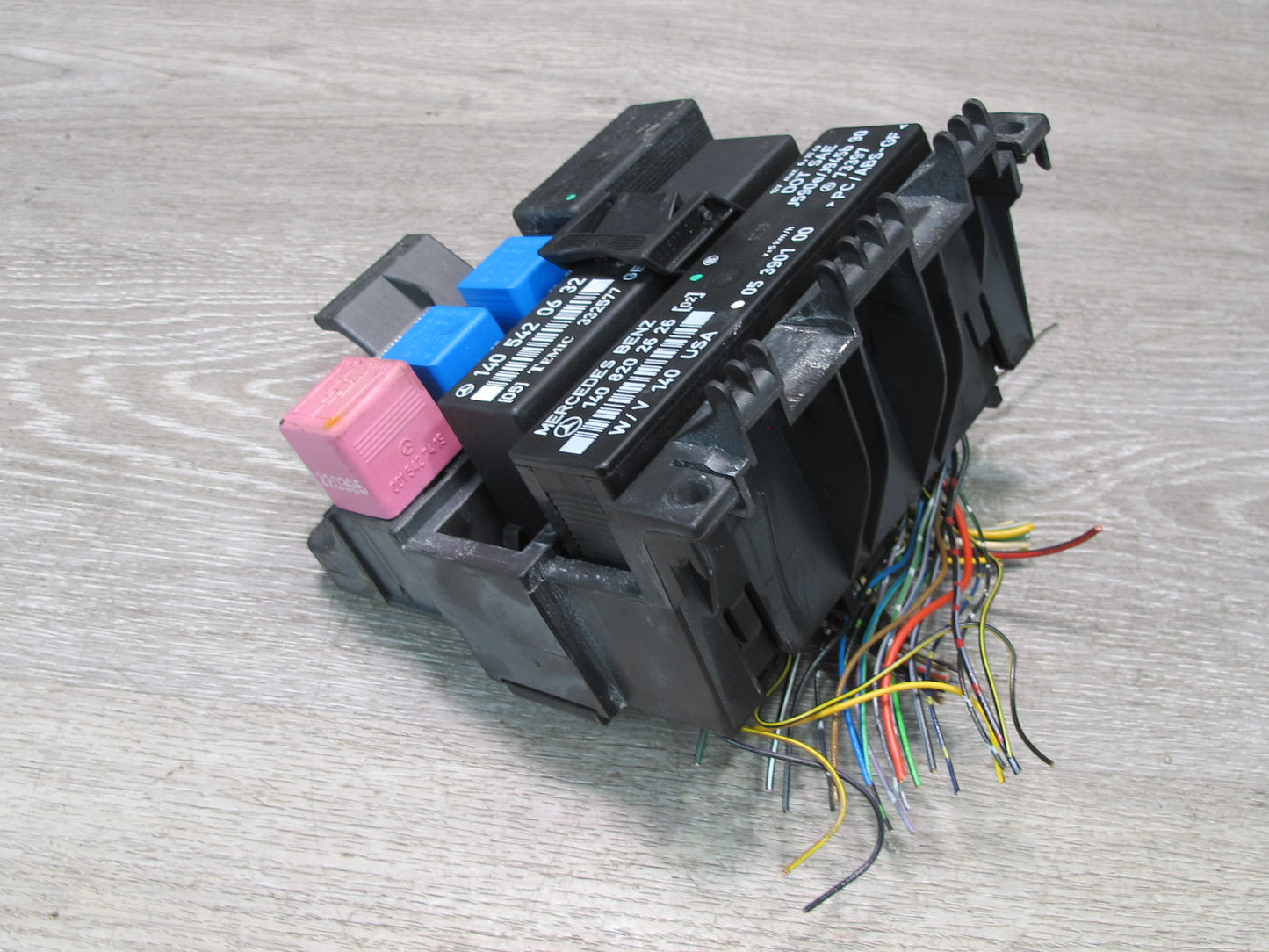 94-99 Mercedes W140 S-class Headlight Blinker Hazard Fuse Relay Box Module OEM