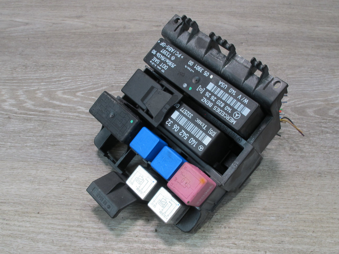 94-99 Mercedes W140 S-class Headlight Blinker Hazard Fuse Relay Box Module OEM
