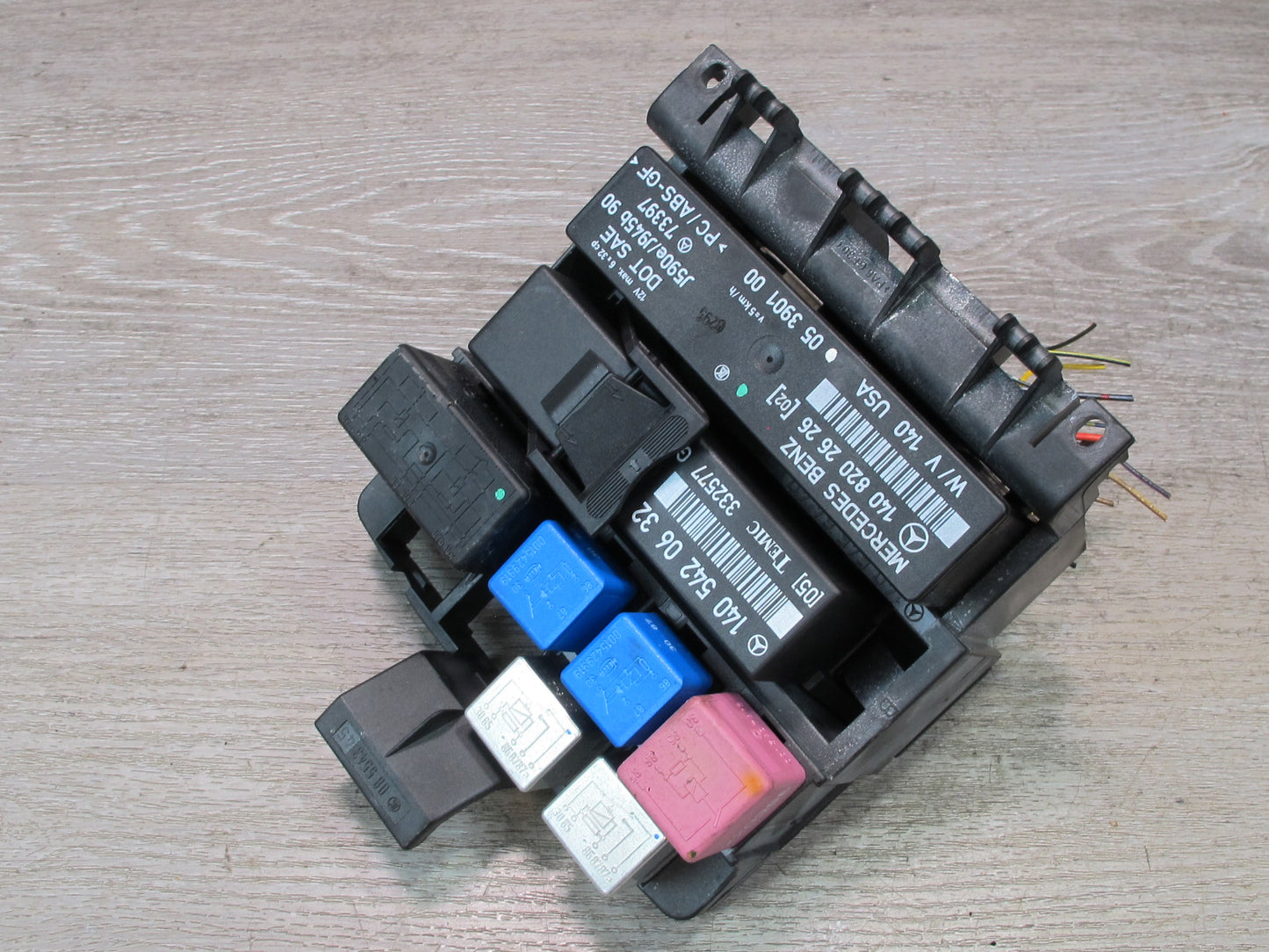 94-99 Mercedes W140 S-class Headlight Blinker Hazard Fuse Relay Box Module OEM