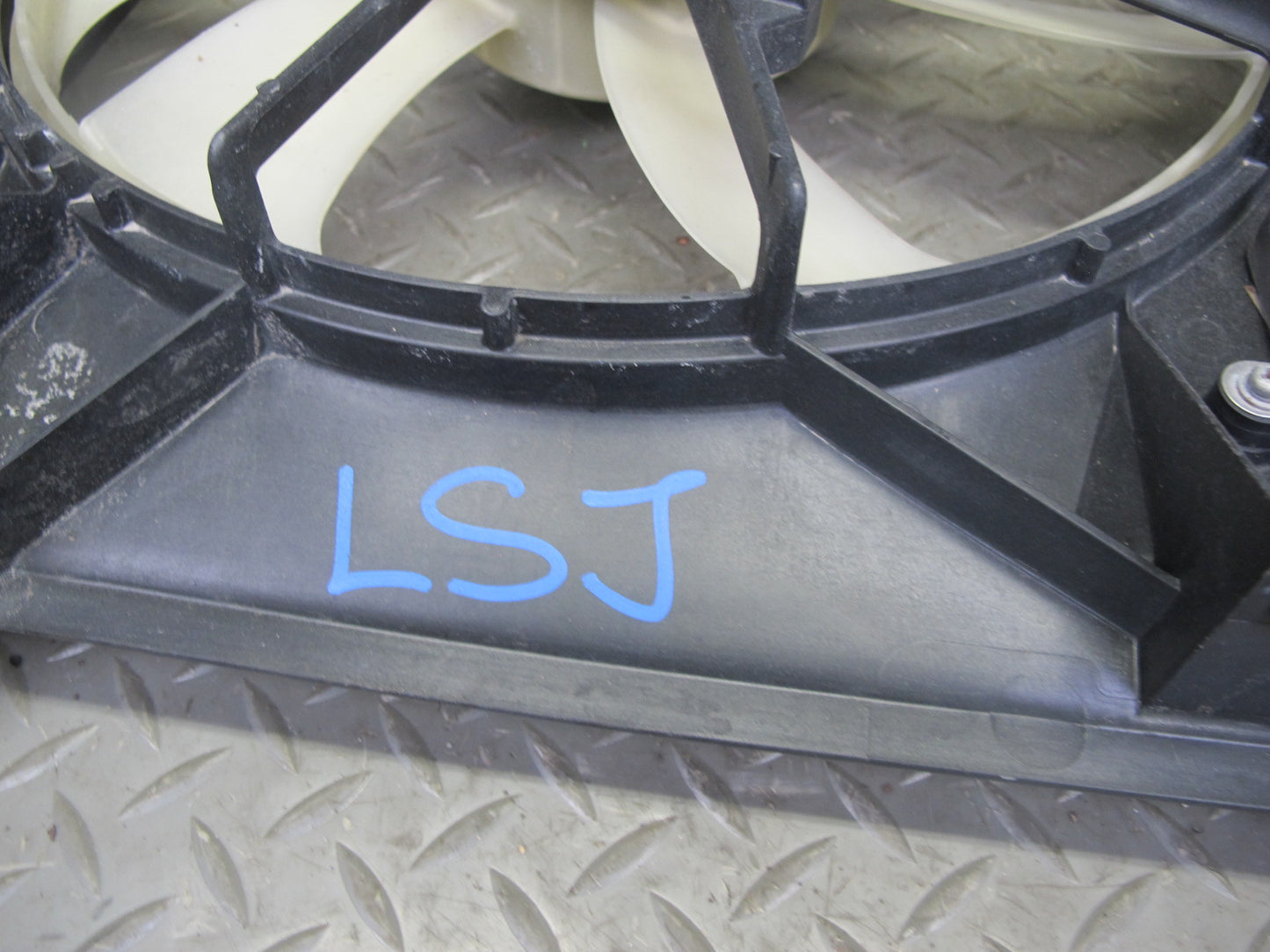 08-16 Lexus UVF46 LS600h AWD Engine Radiator Dual Cooling Fan w Shroud OEM
