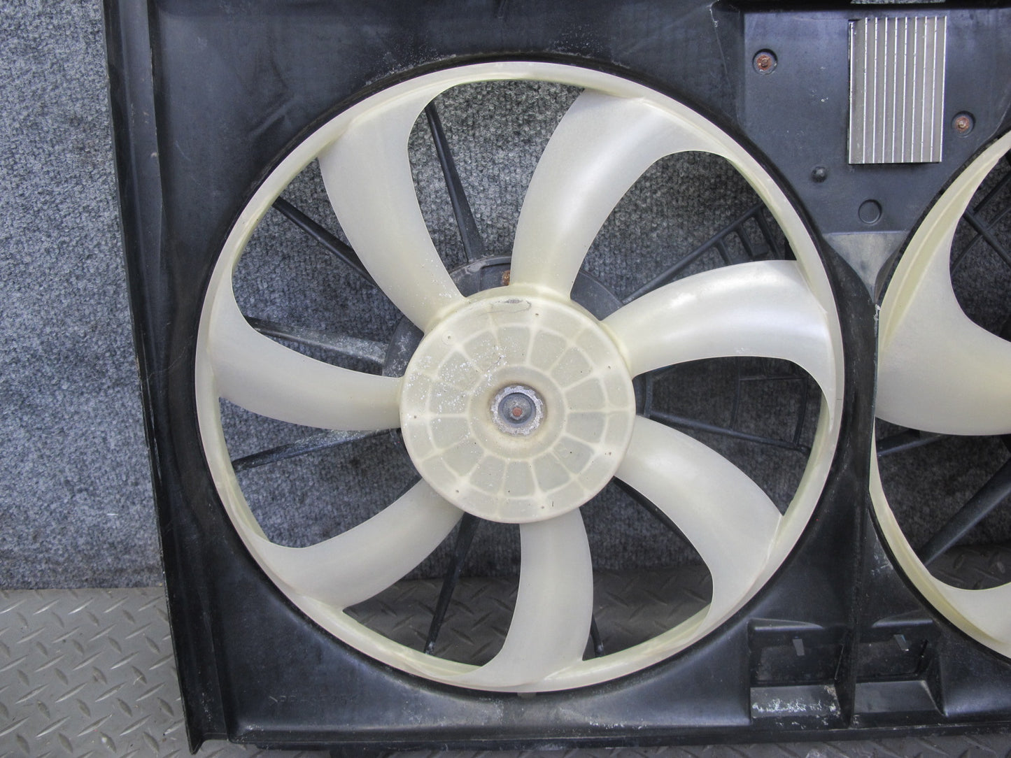 08-16 Lexus UVF46 LS600h AWD Engine Radiator Dual Cooling Fan w Shroud OEM