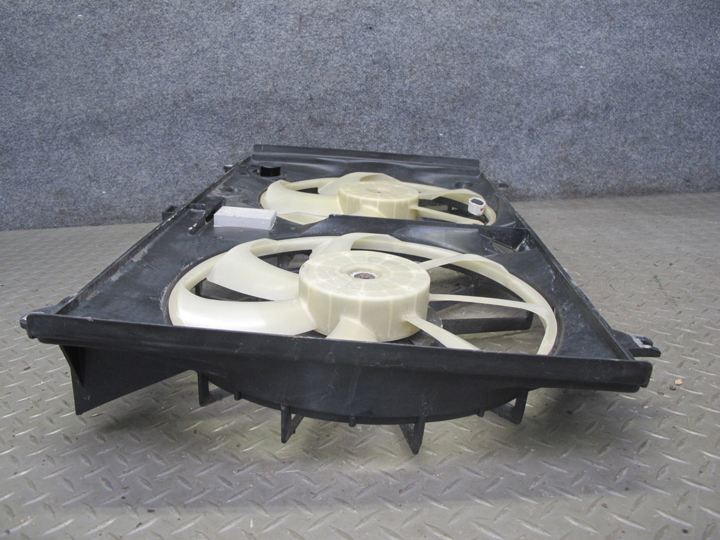 08-16 Lexus UVF46 LS600h AWD Engine Radiator Dual Cooling Fan w Shroud OEM