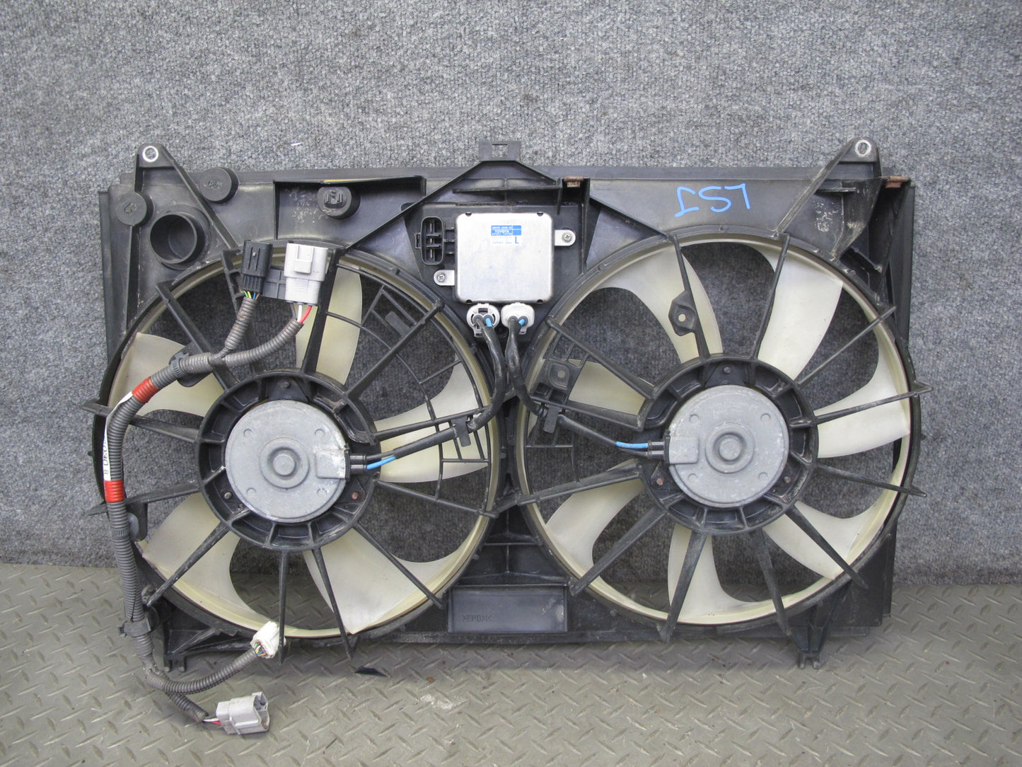 08-16 Lexus UVF46 LS600h AWD Engine Radiator Dual Cooling Fan w Shroud OEM