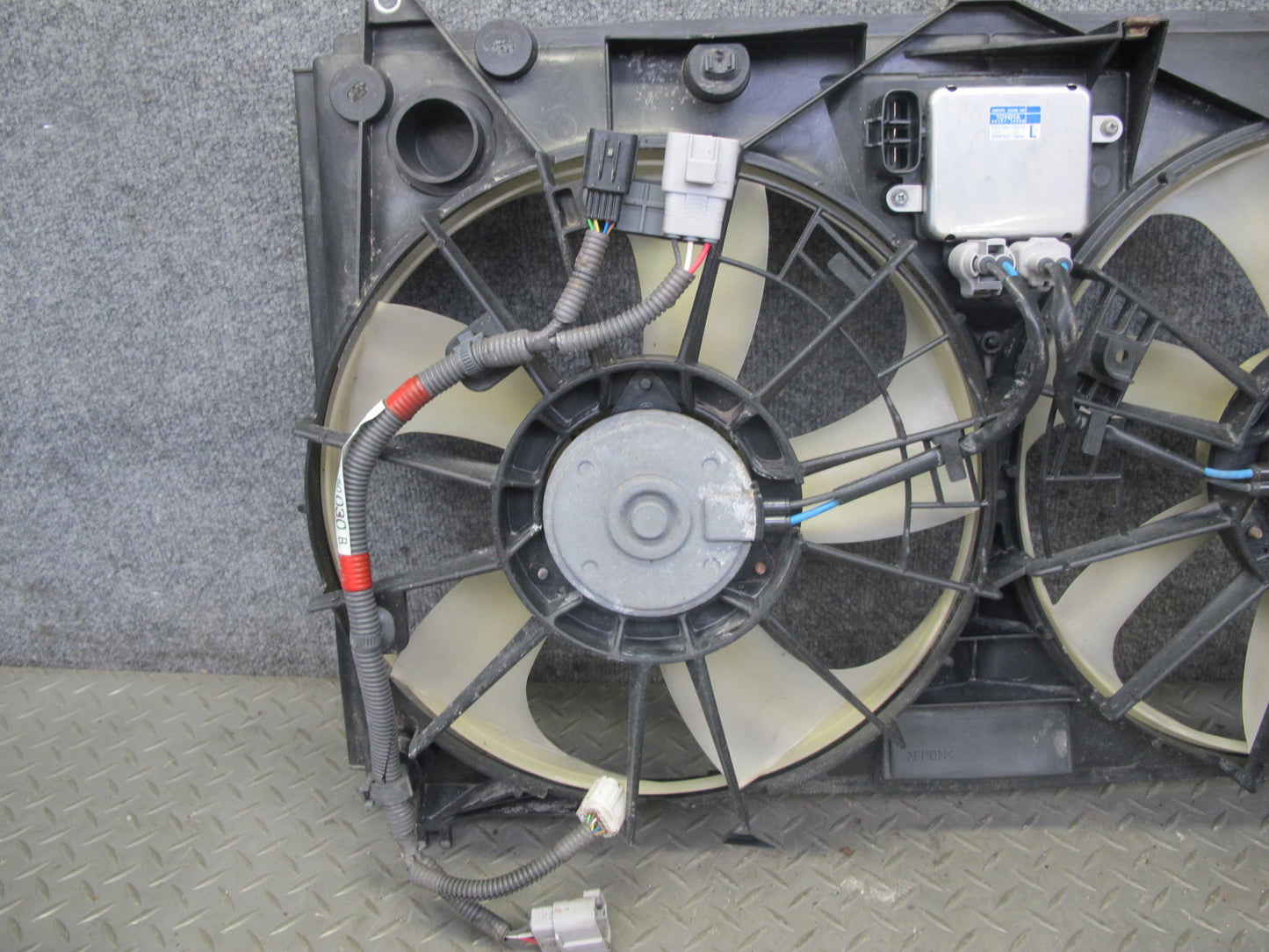 08-16 Lexus UVF46 LS600h AWD Engine Radiator Dual Cooling Fan w Shroud OEM
