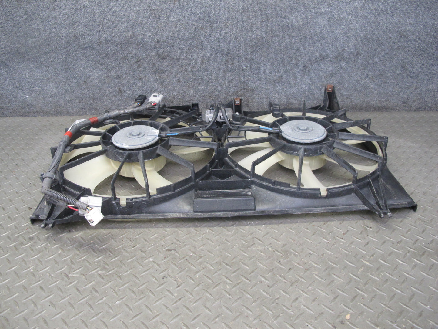 08-16 Lexus UVF46 LS600h AWD Engine Radiator Dual Cooling Fan w Shroud OEM