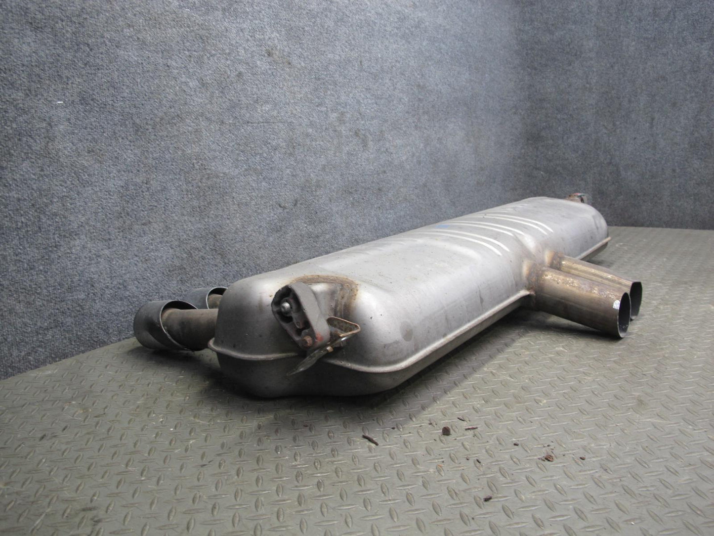 2010-2014 BMW E71 X5M X6M Rear Exhaust Muffler w Tips 7590335