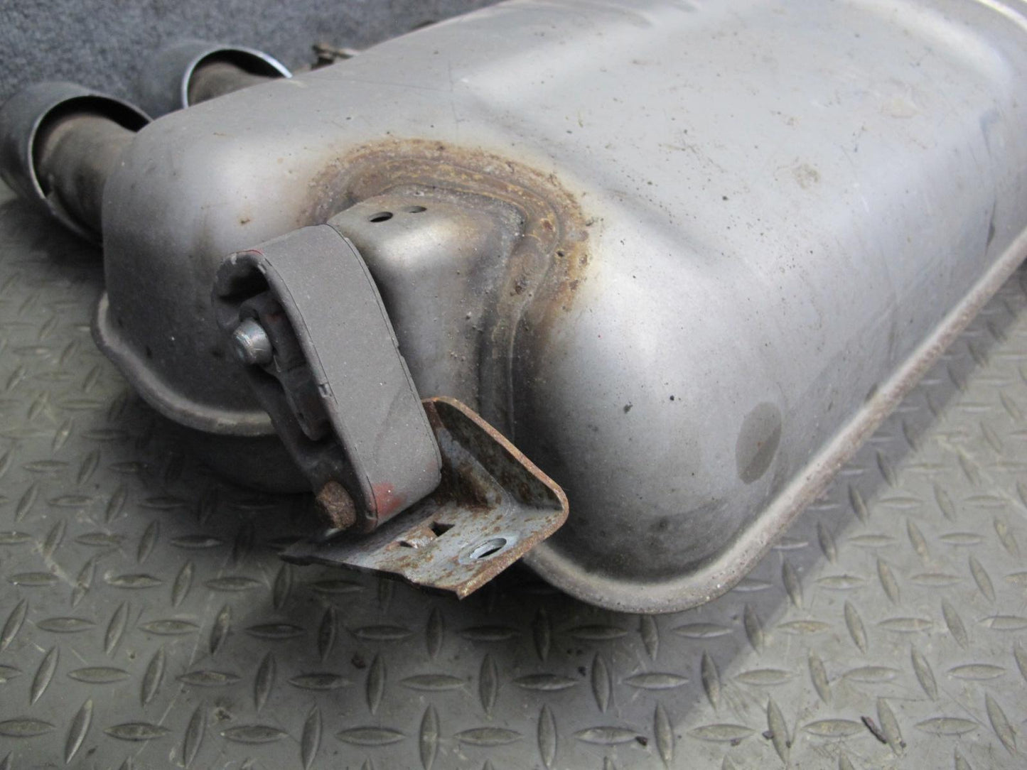 2010-2014 BMW E71 X5M X6M Rear Exhaust Muffler w Tips 7590335